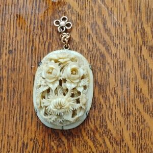 Elegant Cream Floral Pendant